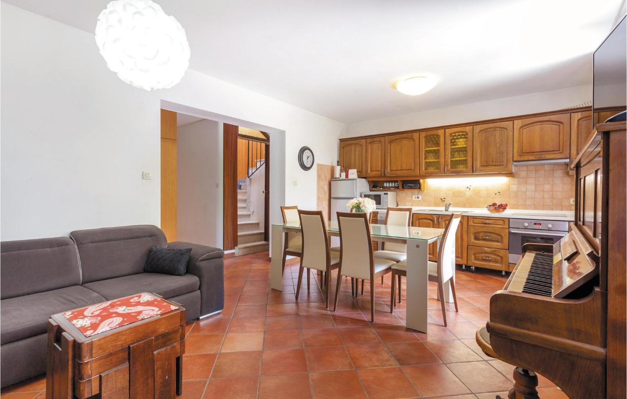 Amazing Home In Podstrana With Kitchen 외부 사진